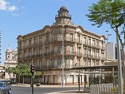 Taxi de Huelva a Almería: un edificio histórico en el centro de la ciudad
