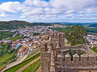 Taxi de Huelva a Cortegana: el castillo y el pueblo, desde el aire