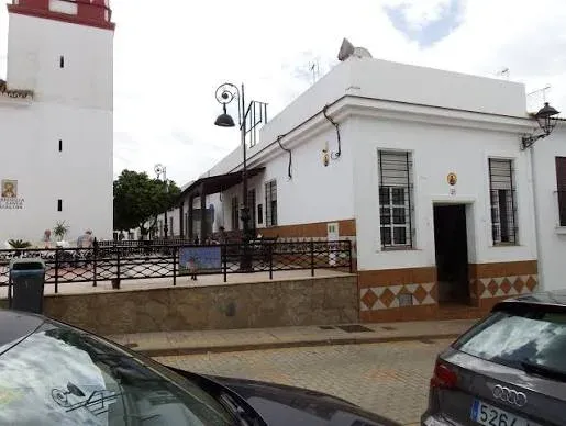 Taxi de Huelva a El Granado: una calle del pueblo, con la torre de la iglesia al fondo