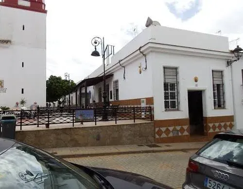 Taxi de Huelva a El Granado: una calle del pueblo, con la torre de la iglesia al fondo