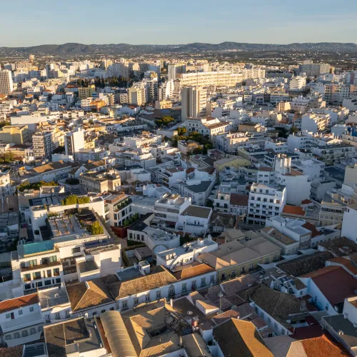 Taxi de Huelva a Faro: vista aérea de los tejados del casco urbano