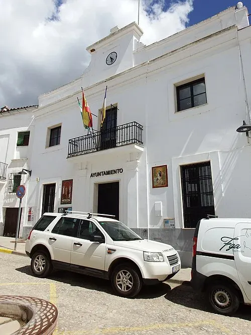 Taxi de Huelva a Galaroza: la fachada del Ayuntamiento