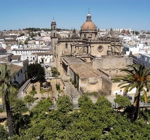 Taxi de Huelva a Jerez de la Frontera: la Catedral de Jerez, con su cúpula y su torre