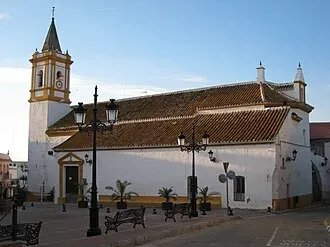 Taxi de Huelva a Lucena del Puerto: la iglesia en la plaza del pueblo
