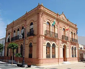 Taxi de Huelva a San Juan del Puerto: el edificio del Ayuntamiento