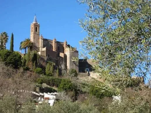 Taxi de Huelva a Zufre: la iglesia fortificada sobre el pueblo