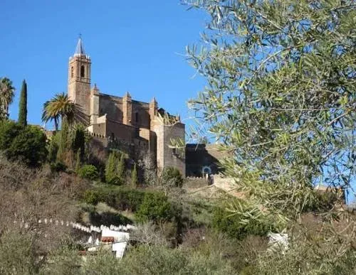 Taxi de Huelva a Zufre: la iglesia fortificada sobre el pueblo